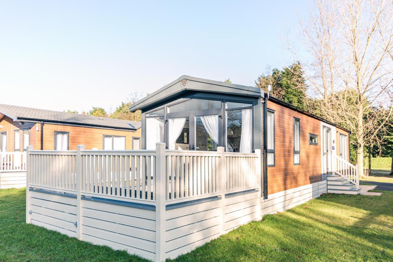 Ebor Lodge With Hot Tub Pocklington Buitenkant foto